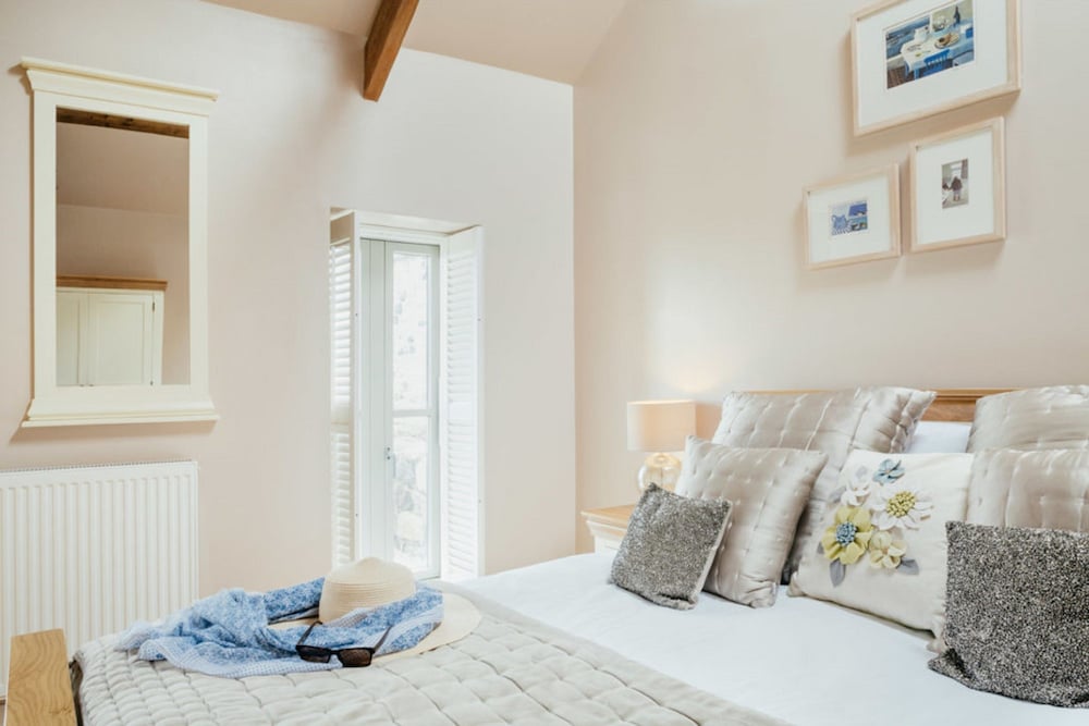 Lower Trowan Cottage view 2