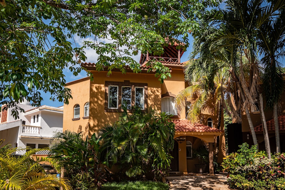 PlayaCar House MZ 28 by Playa Paradise