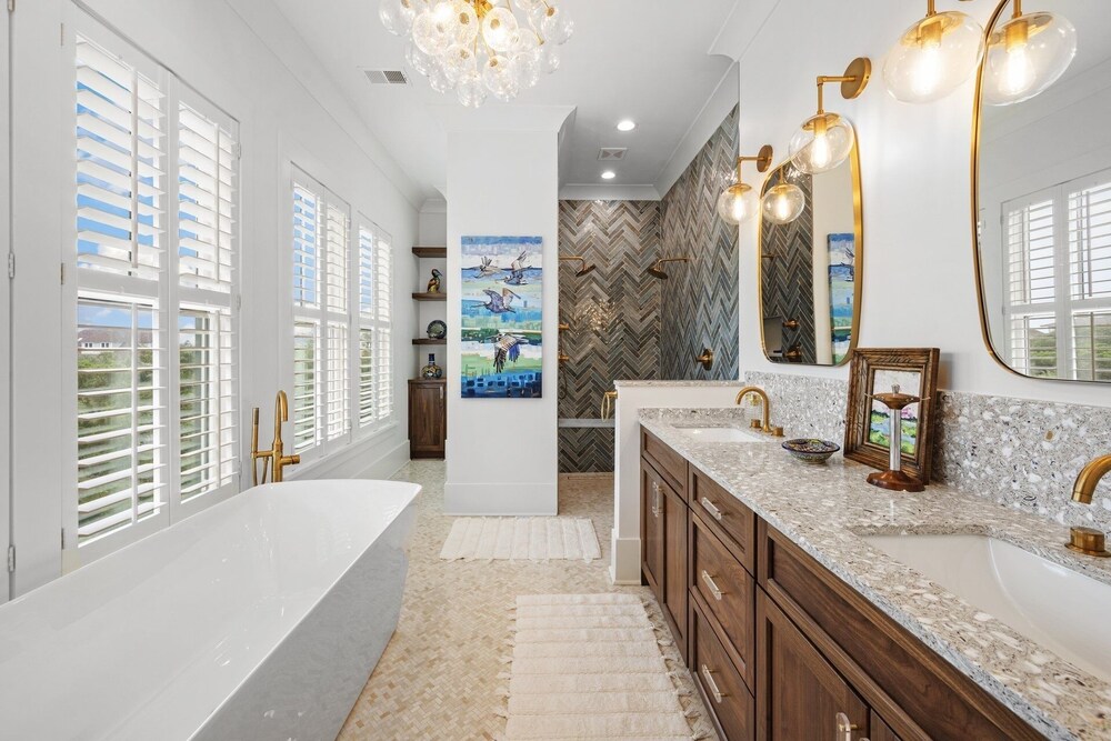 Cornfed Pelican 9 Bedroom Home