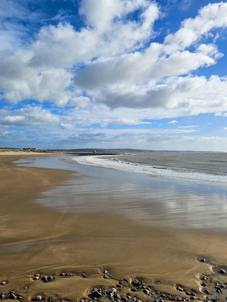 Seascape Retreat - 3 Bedroom Flat - Porthcawl