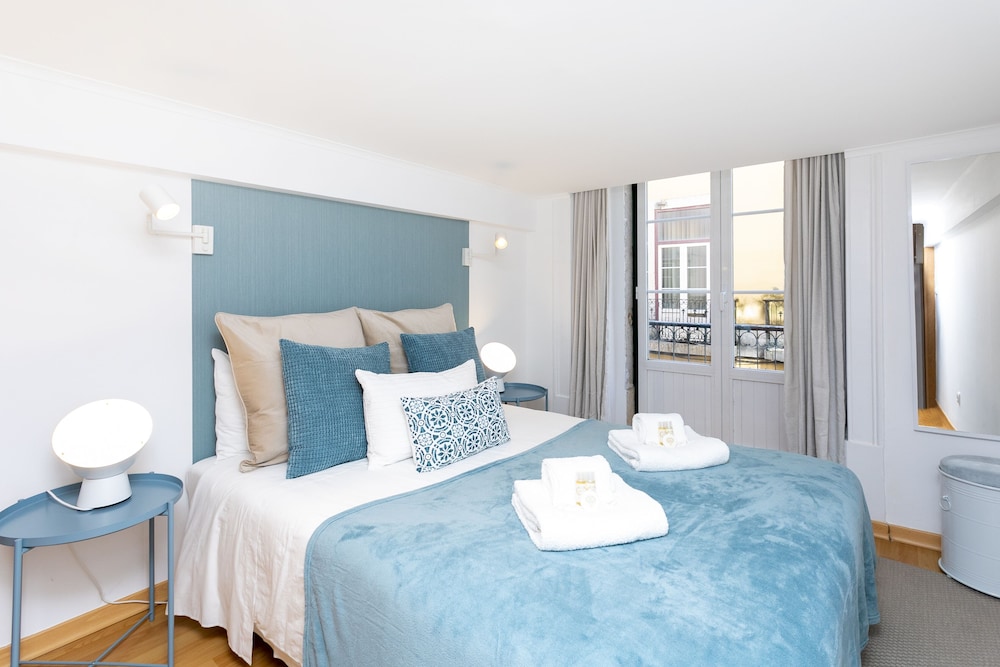 LxWay Apartments Correeiros view 4