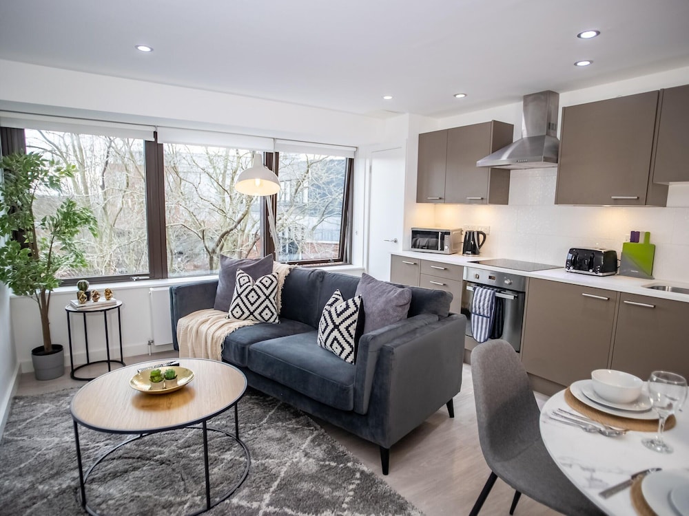 Exeter Cathedral Two-bedroom Stay view 3