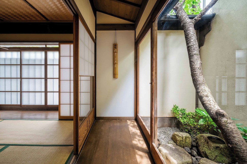 Gion Koyuan
