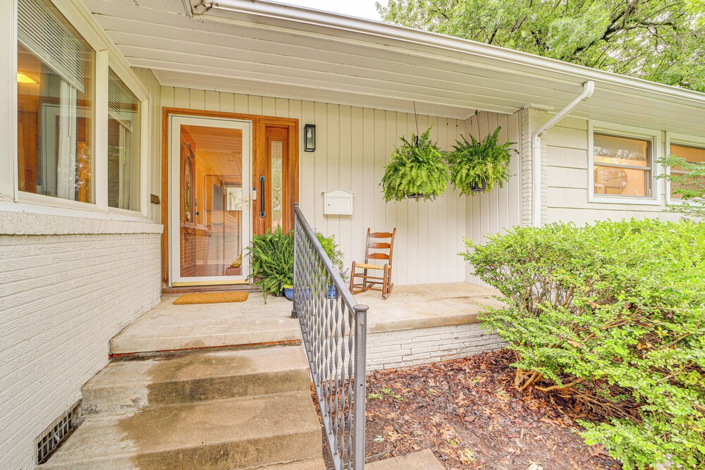 6 Mi to Dtwn: Waterfront Home in Tulsa!