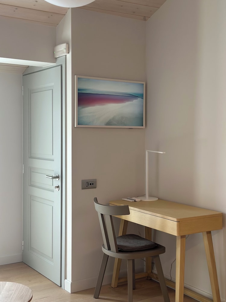 Amalie Suites