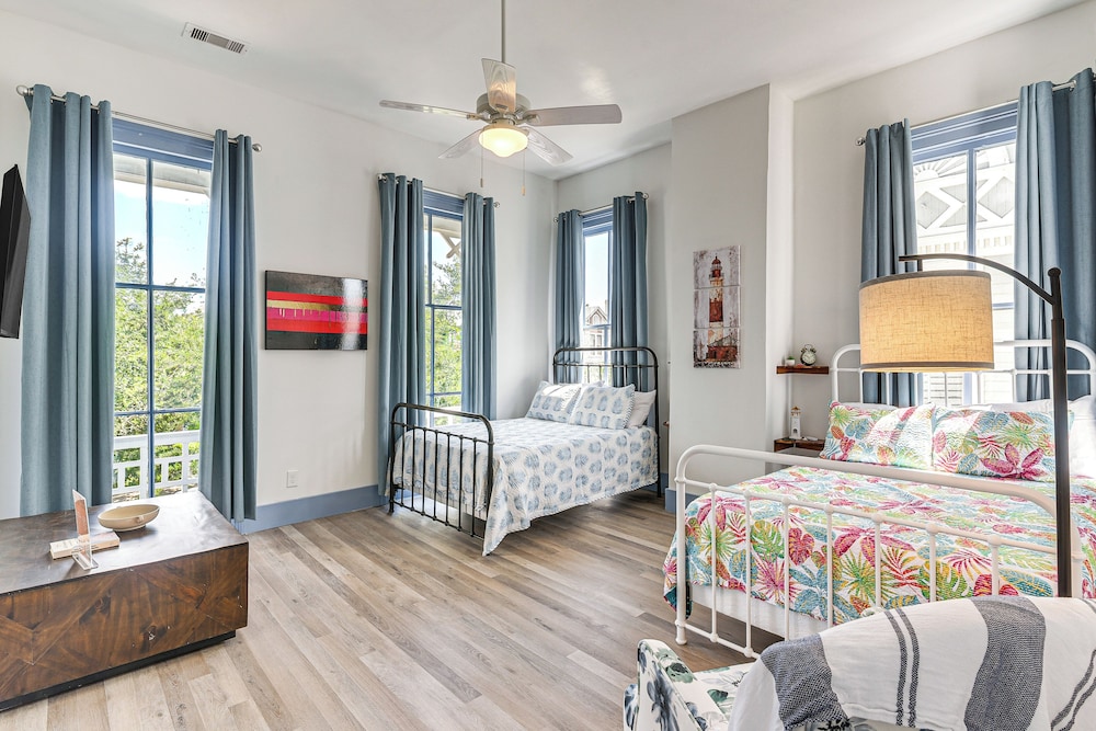 1 Mi to Beach: Historic Retreat in Galveston