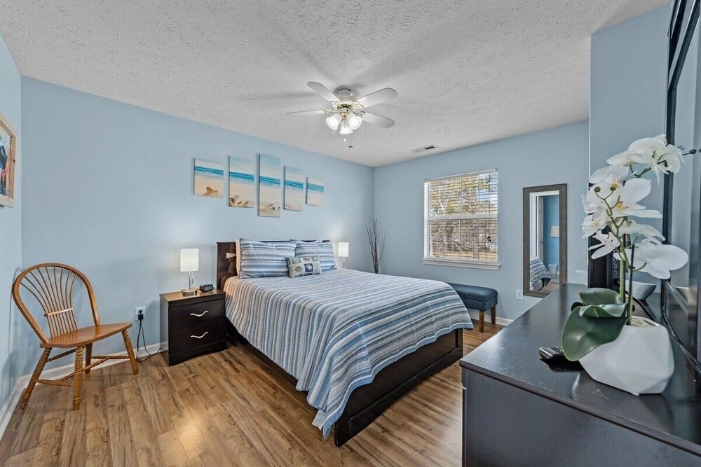 Waterway Village 3i 2 Bedroom Condo