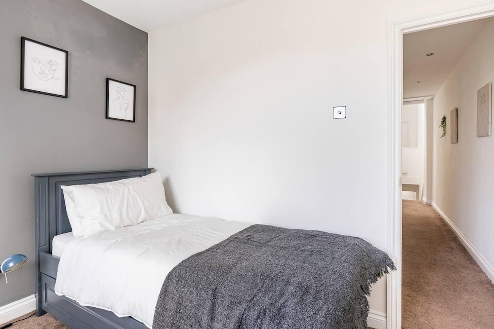 Charming 3-bed Apartment in London