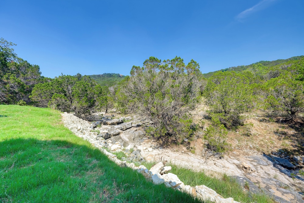 Cozy Canyon Lake Studio w/ Forest & Creek Views!