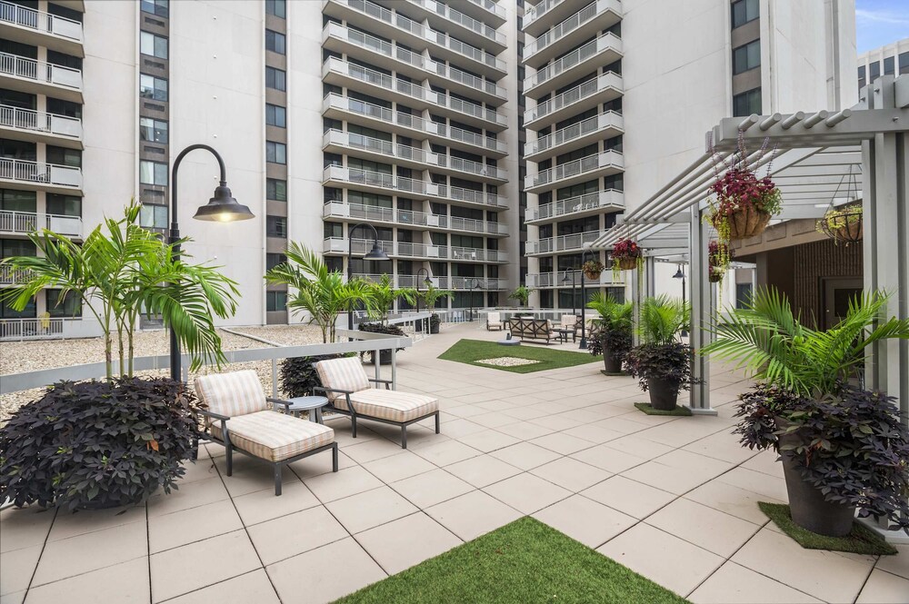 Convenient Apt Near Airport