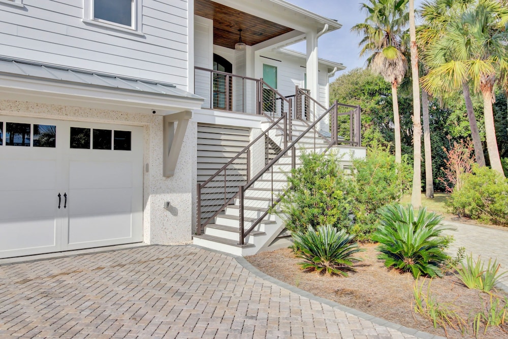 7 Beachwood East by Avantstay Steps to the Beach Ocean Views Hot Tub 7bdr