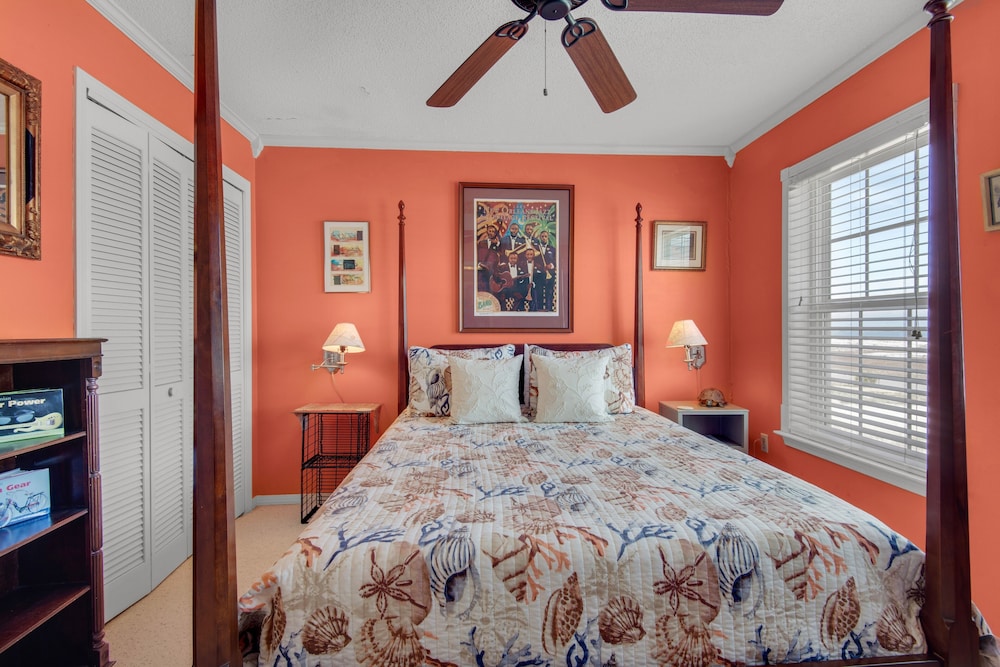 Pelican Point 2 Bedroom Townhouse by RedAwning