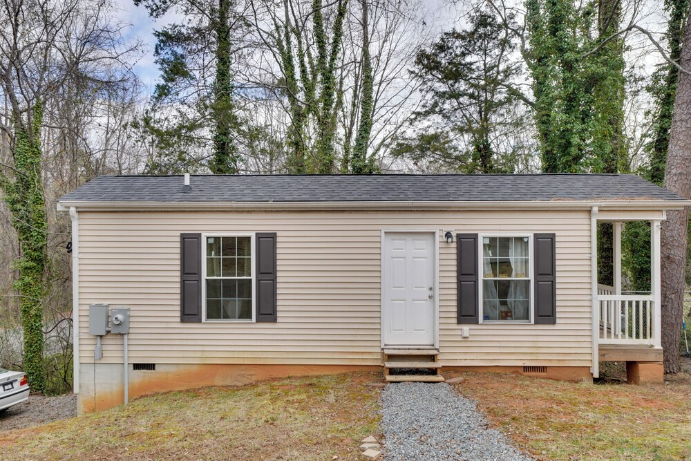 2 Mi to South Boston Speedway: Cozy Tiny Home!