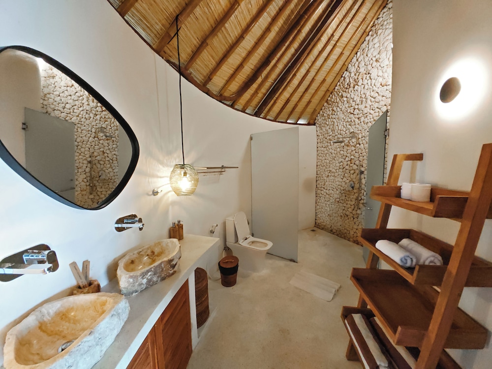 Hillstone Luxury Village