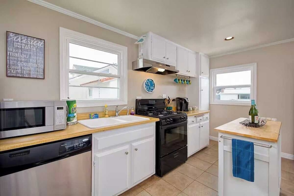 Sleeps 18 Dock, Walk to Beach, Balboa Fun Zone & Dining Edgewater Place