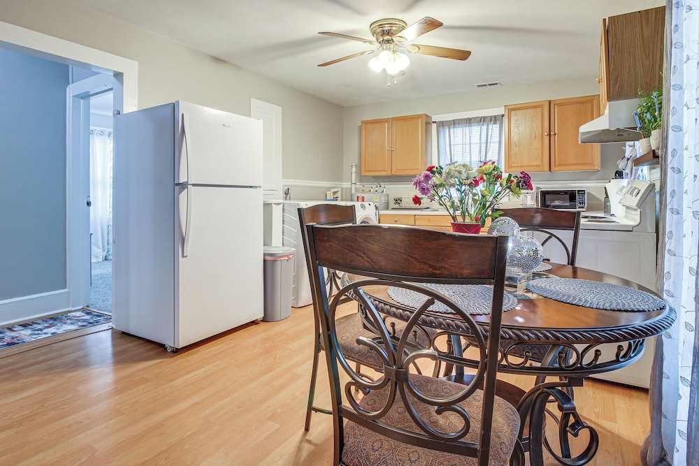 Private Patio: Cargo District, Dtwn Wilmington Apt