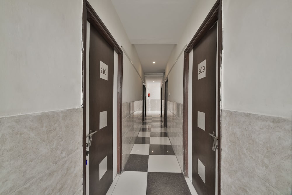 OYO 45055 Hotel King's Palace view 5