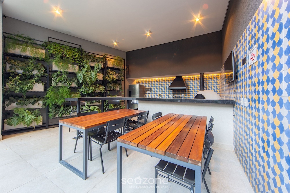 Beautiful Studio 290m From the Metro Hox1010