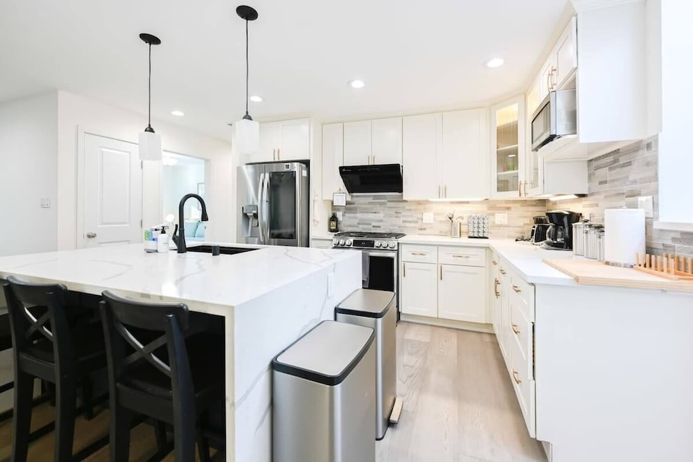 @ Marbella Lane - Exquisite Home 3BR