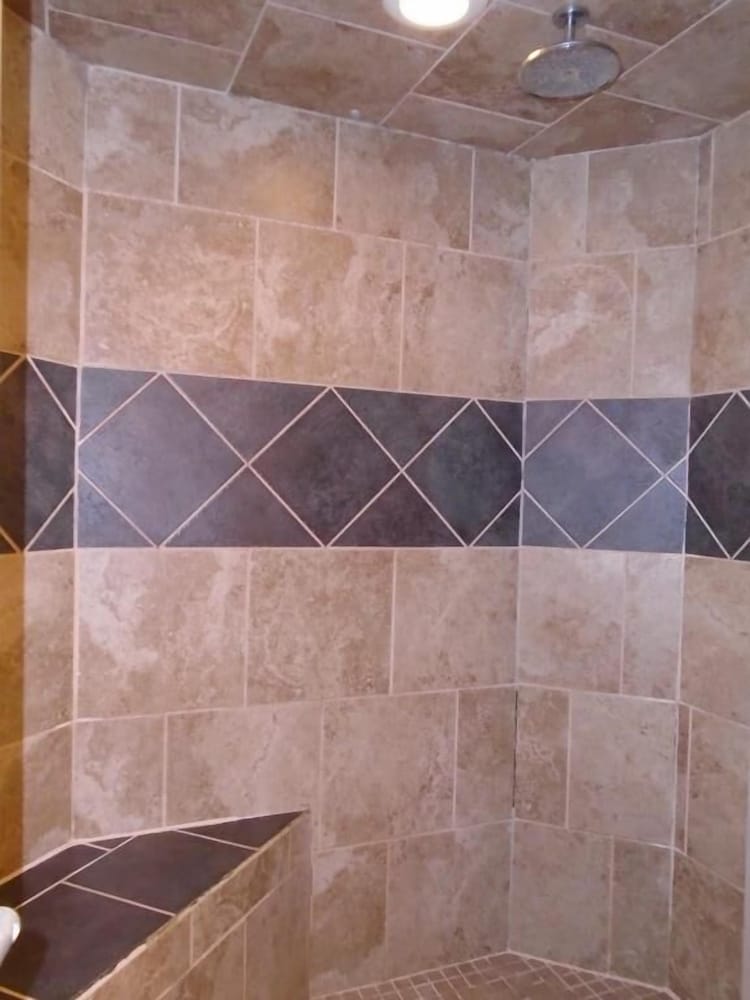 Evansville Vacations - Casper C'mon Inn Hotel  Suites - Property Image 2