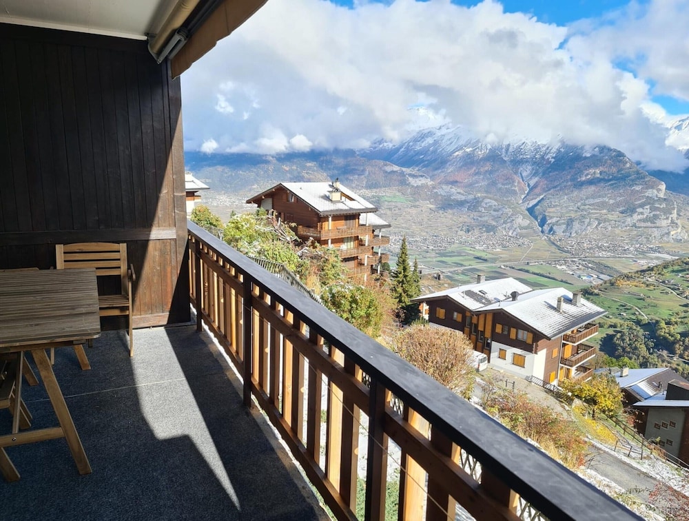 Flat in Veysonnaz Near Ski Lift & Valley Views