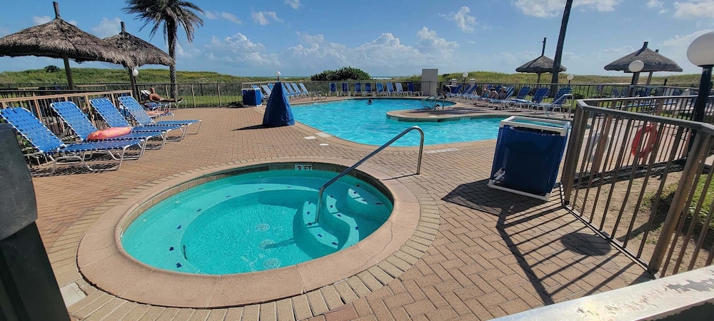 Sleeps 10 Direct Beach Heated Pool 3 Bedroom Apts