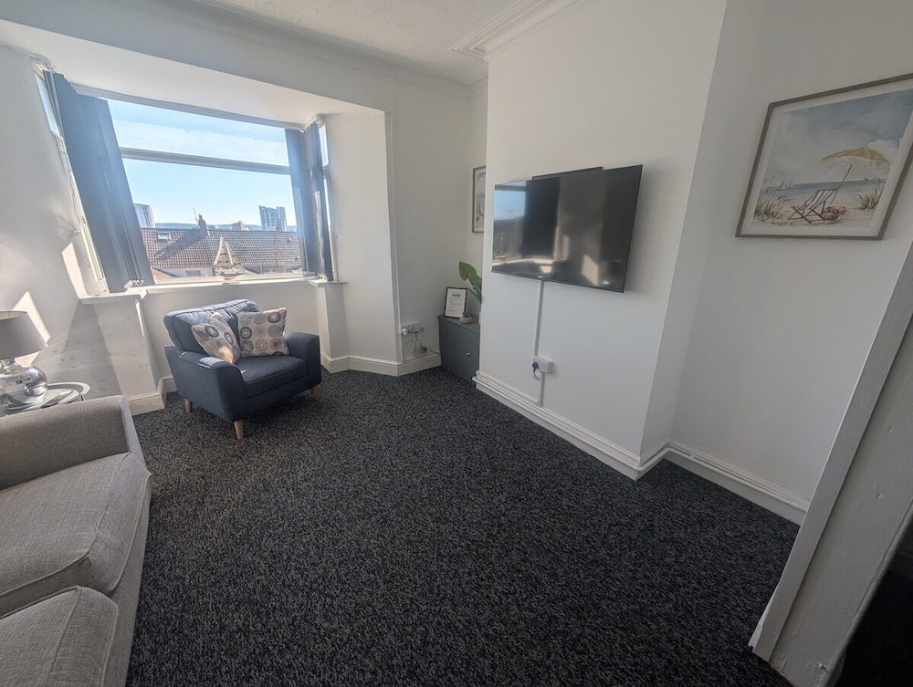 Comfortable 3 Bedroom House With Easy City Access