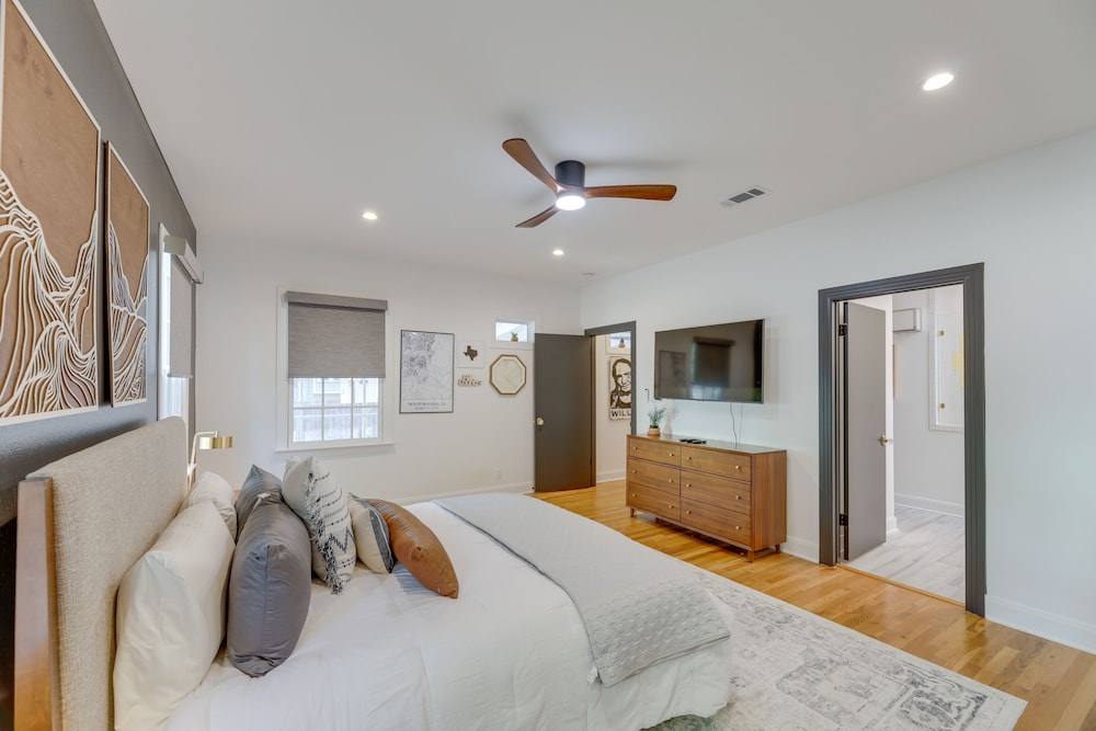 2 Mi to Downtown Austin: Family Home w/ Porch! view 3