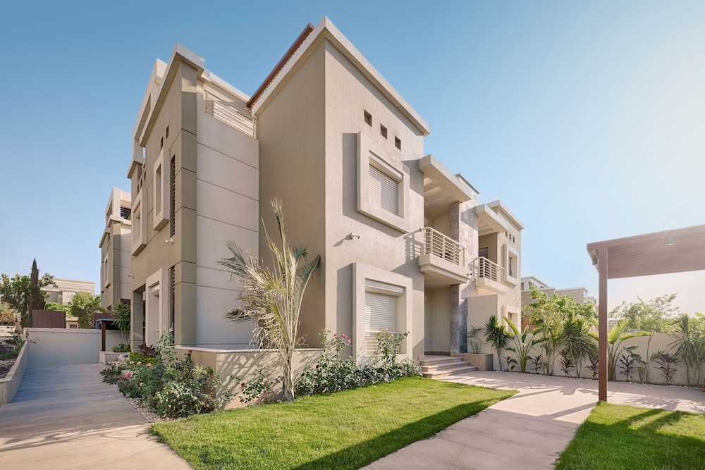 Vesta - Luxury Villa - 3BR - CFC II