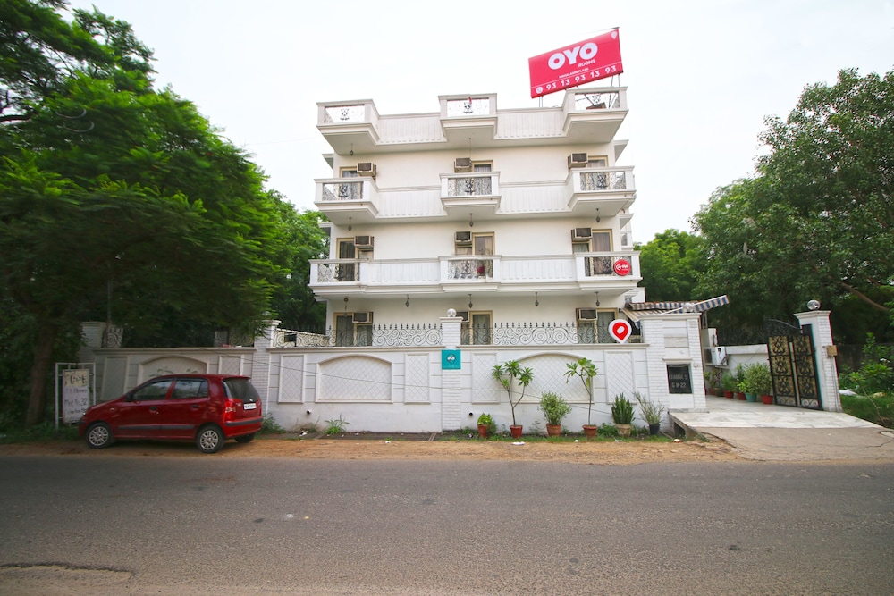 OYO 5919 near MG Road Metro Station