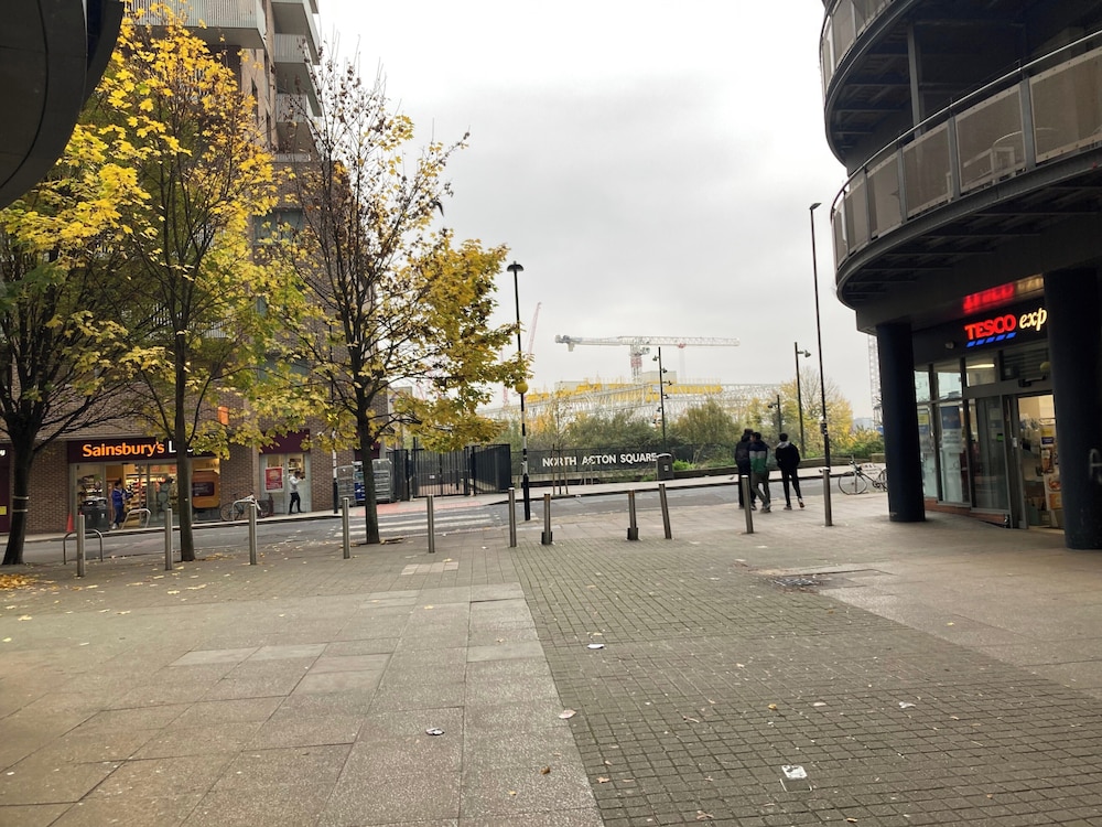 Bright London Retreat Near North Acton Tube