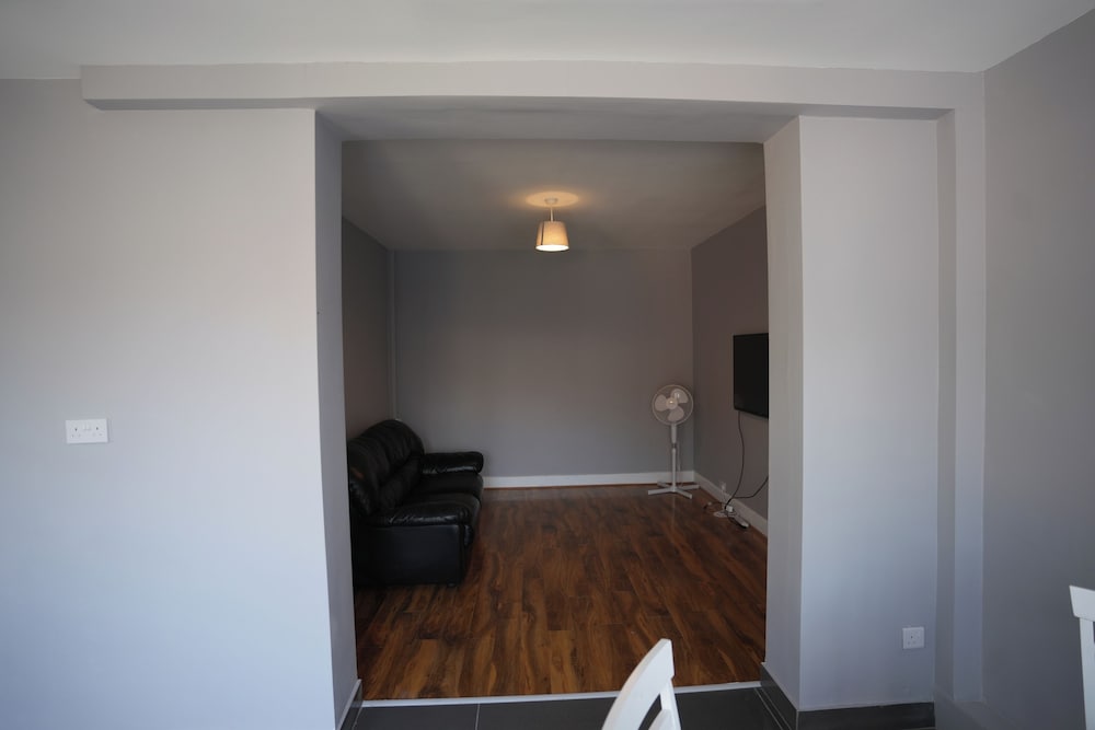 Westwick Gardens Retreat - 4 Bedroom House