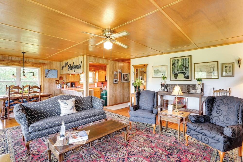 Spacious Riverfront Cottage w/ Dock in Green Pond!