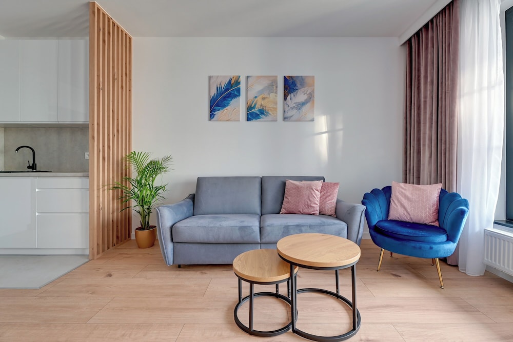 Doki Living - Foodhall & Parking by Downtown Apartments