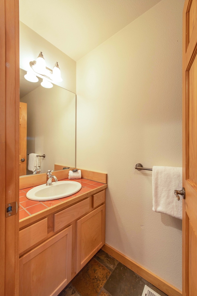 Sandbar Haven 3 Bedroom Home by RedAwning view 3