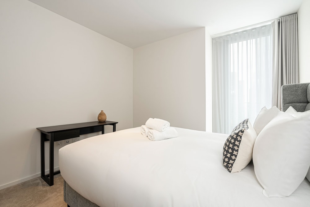 Spectacular Three-bedroom Apartment With City View