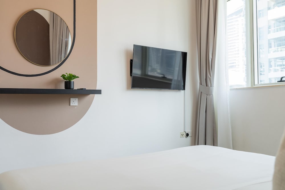 Dubai Marina - Stunning Huge 4 Bedroom Apts Near JBR - Gym - Pool - Parking by Sojo Stay