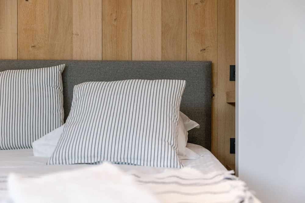 Charming Chic Stay With Garden Views Parking