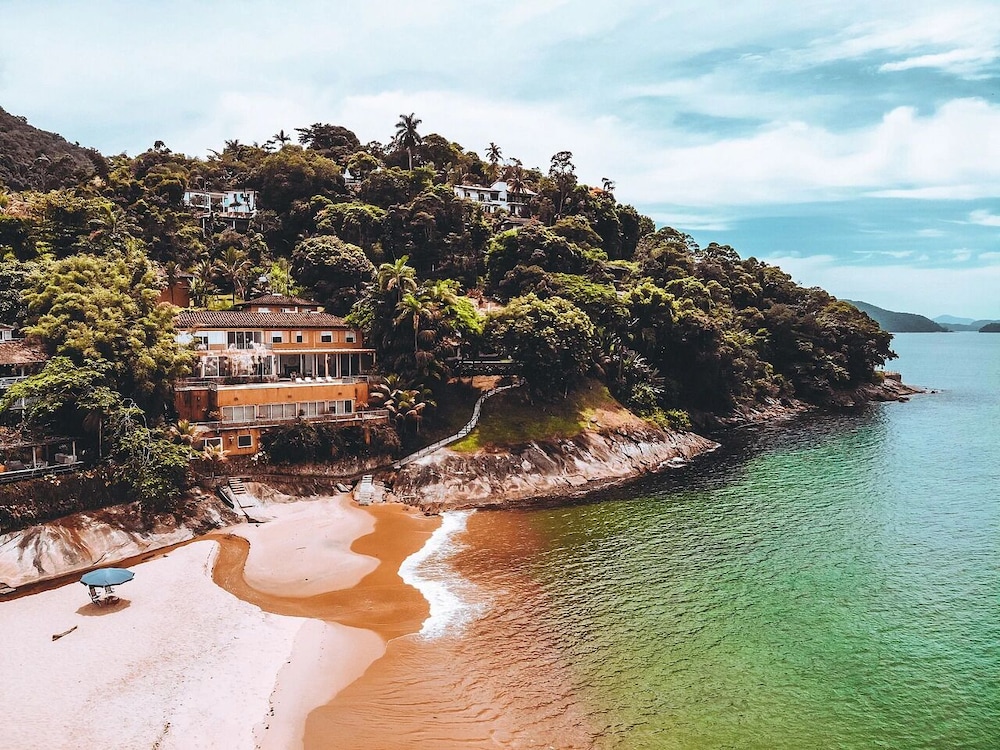 Red Beach Mansion