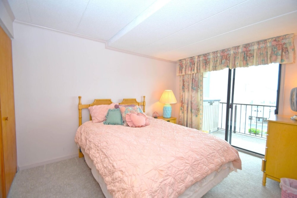 Amber Waves 300 3 Bedroom Condo by RedAwning view 4