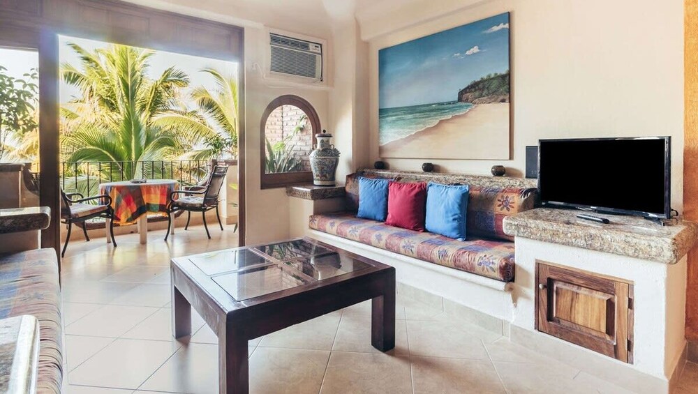 Ocean View 1Br Condo-balcony-beach-pool - 301