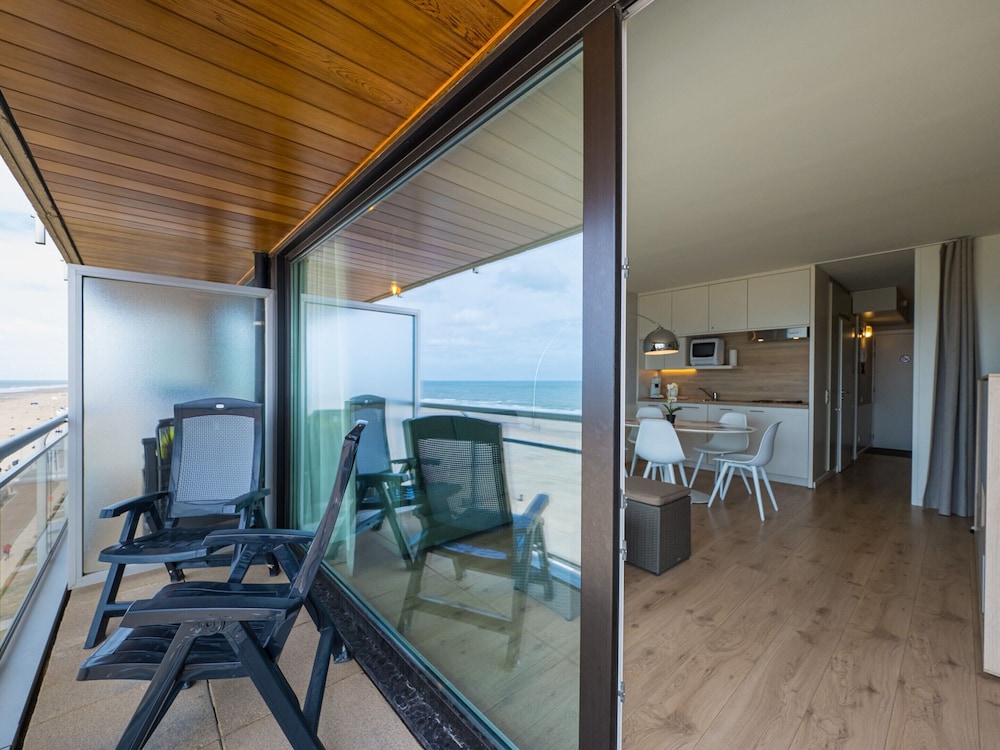 Modern Studio With sea View and Garage