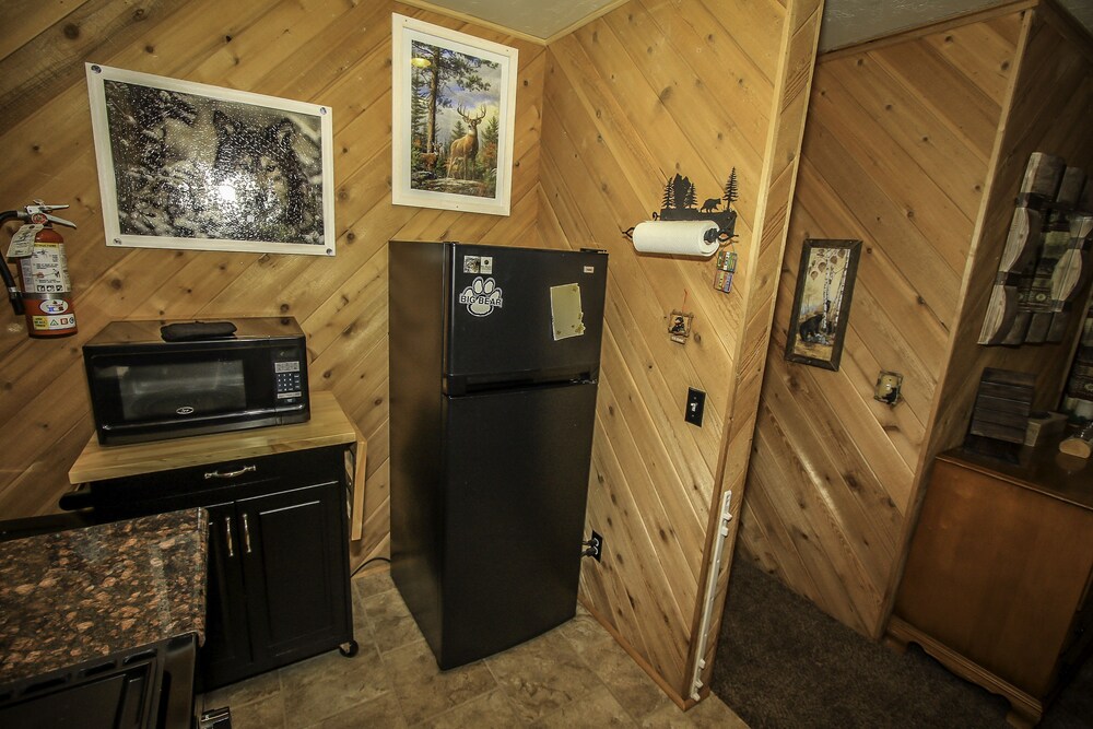 Our Mountain Hideaway 2 Bedroom Home by RedAwning