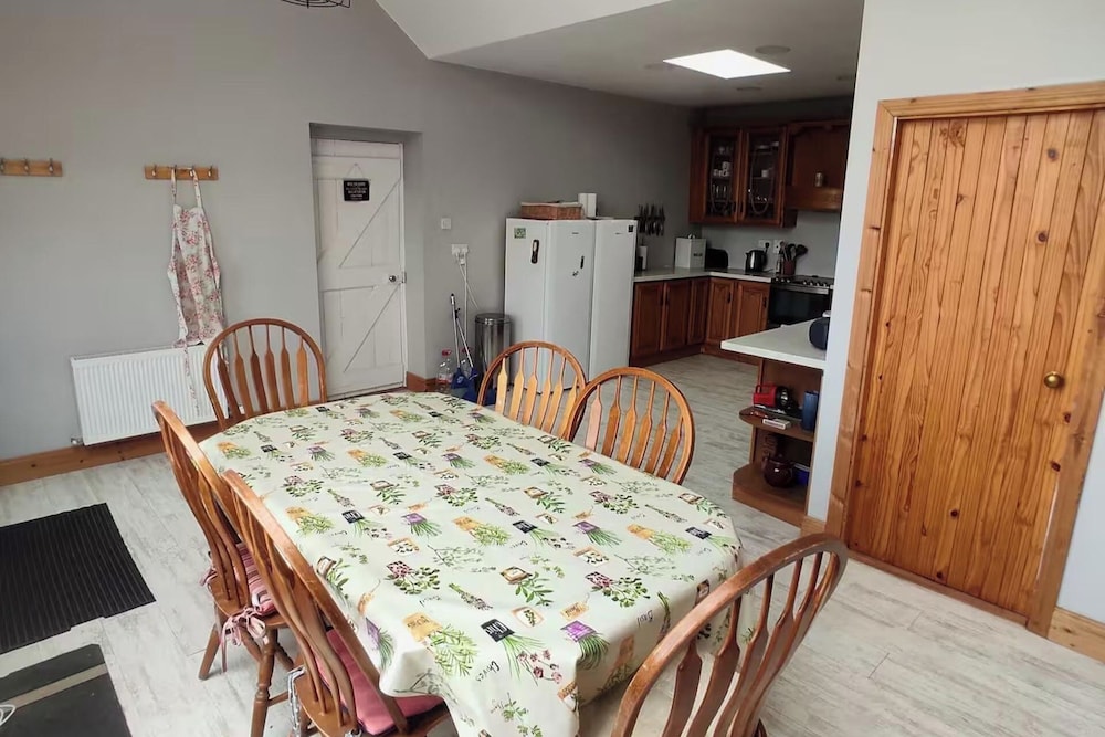 3-bed Seaside Cottage Retreat - Parking & Garden