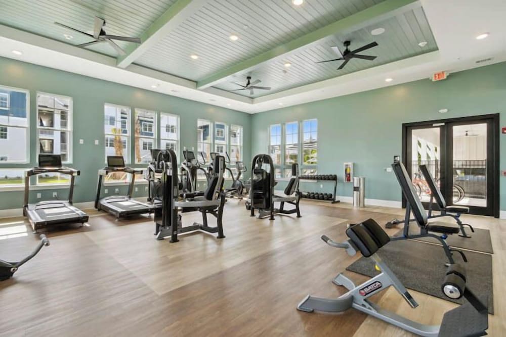 Luxurious Apartments - Pool Gym Bikes