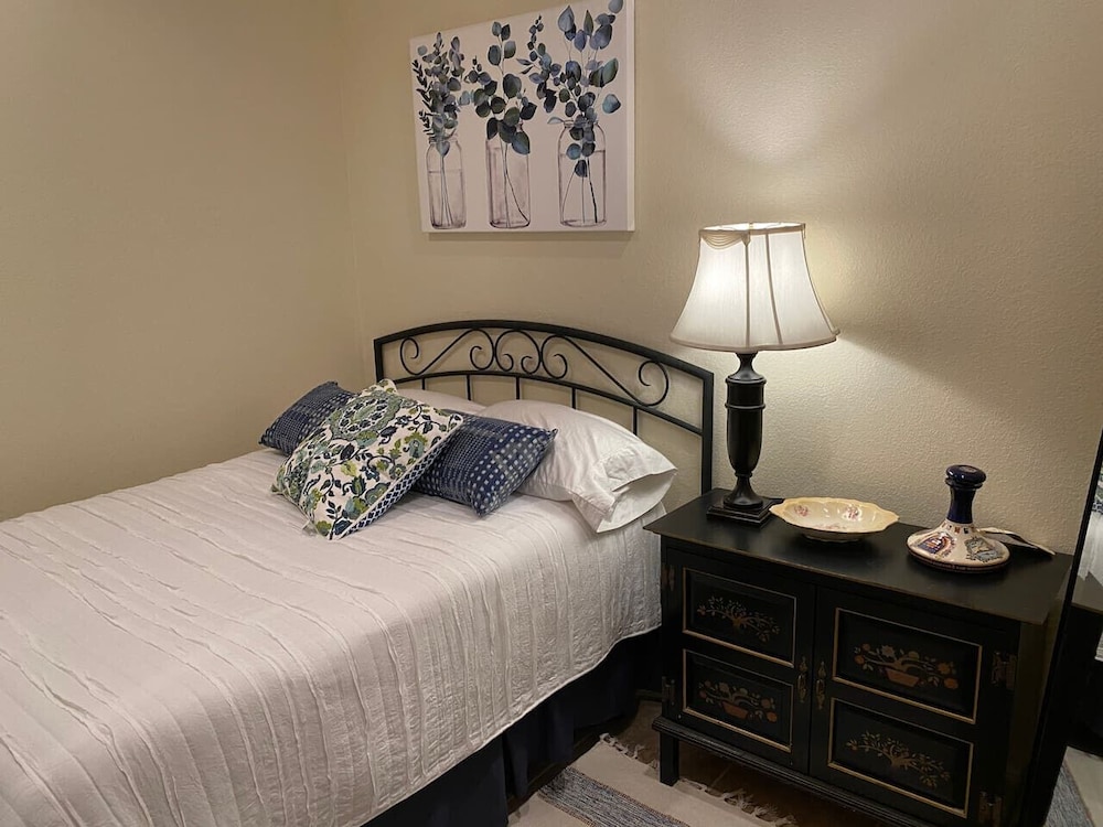 4BR Home Near Golf Course Mount Mitchell View