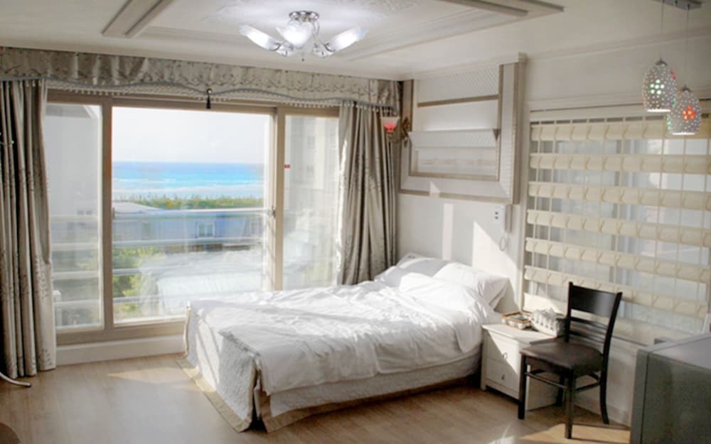 Jeju Jajuolle Pension and Guest House view 4