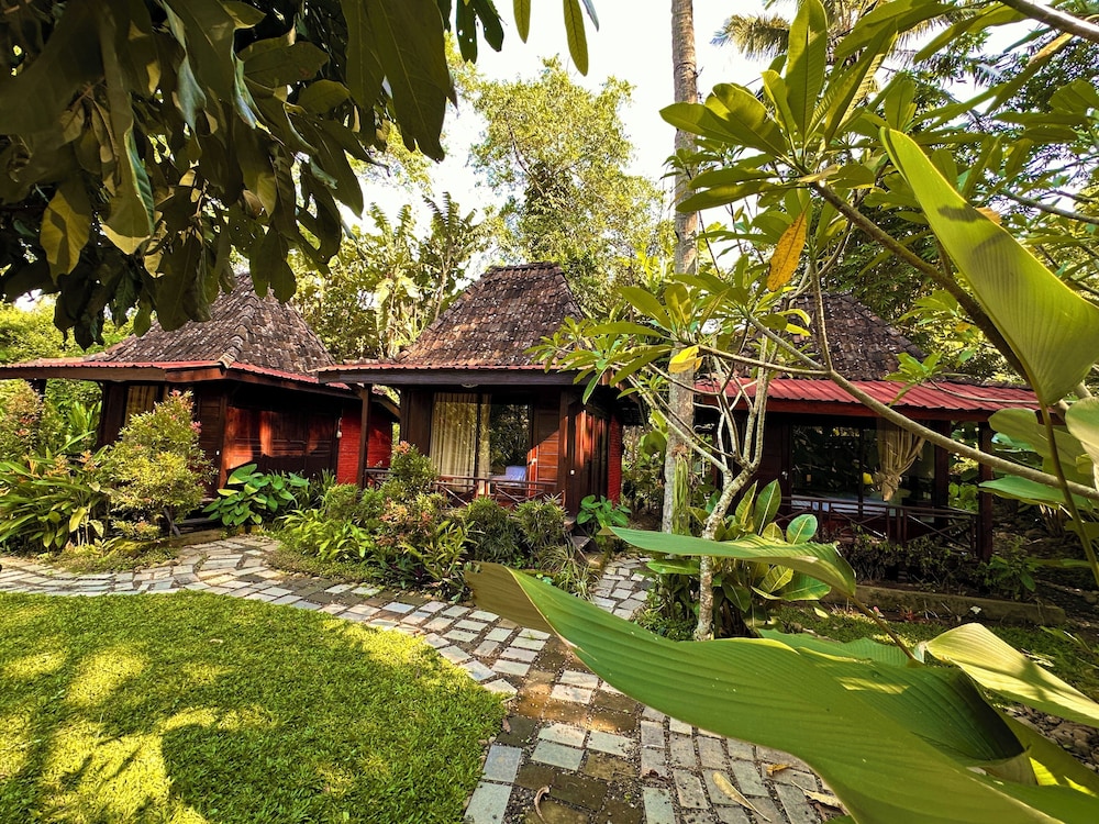 Puunee Wild River Resto & Villa's