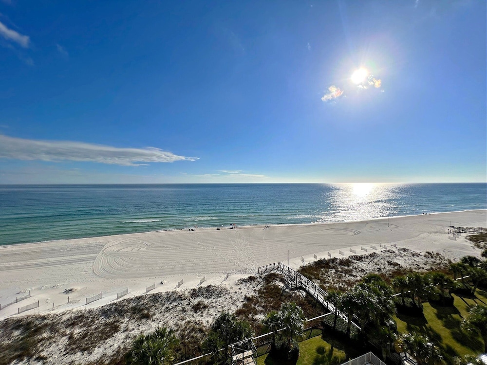 Regency Isle 704