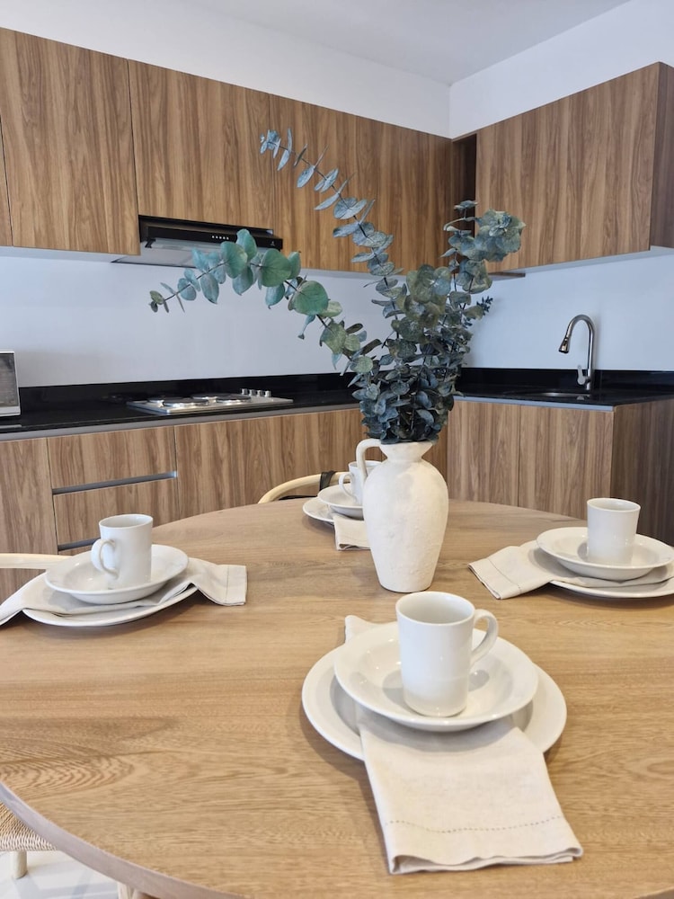 Super Cute Flat on 5th Ave in PdC Steps From Beach